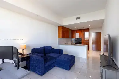2678 Tigertail Ave #612, Miami: photo 1 of 10