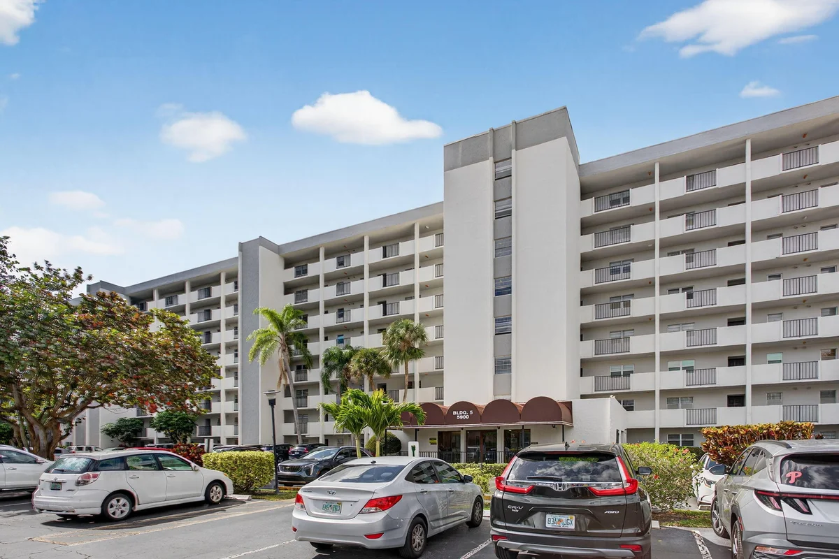 5900 NW 44th St #115, Lauderhill: photo 1 of 41