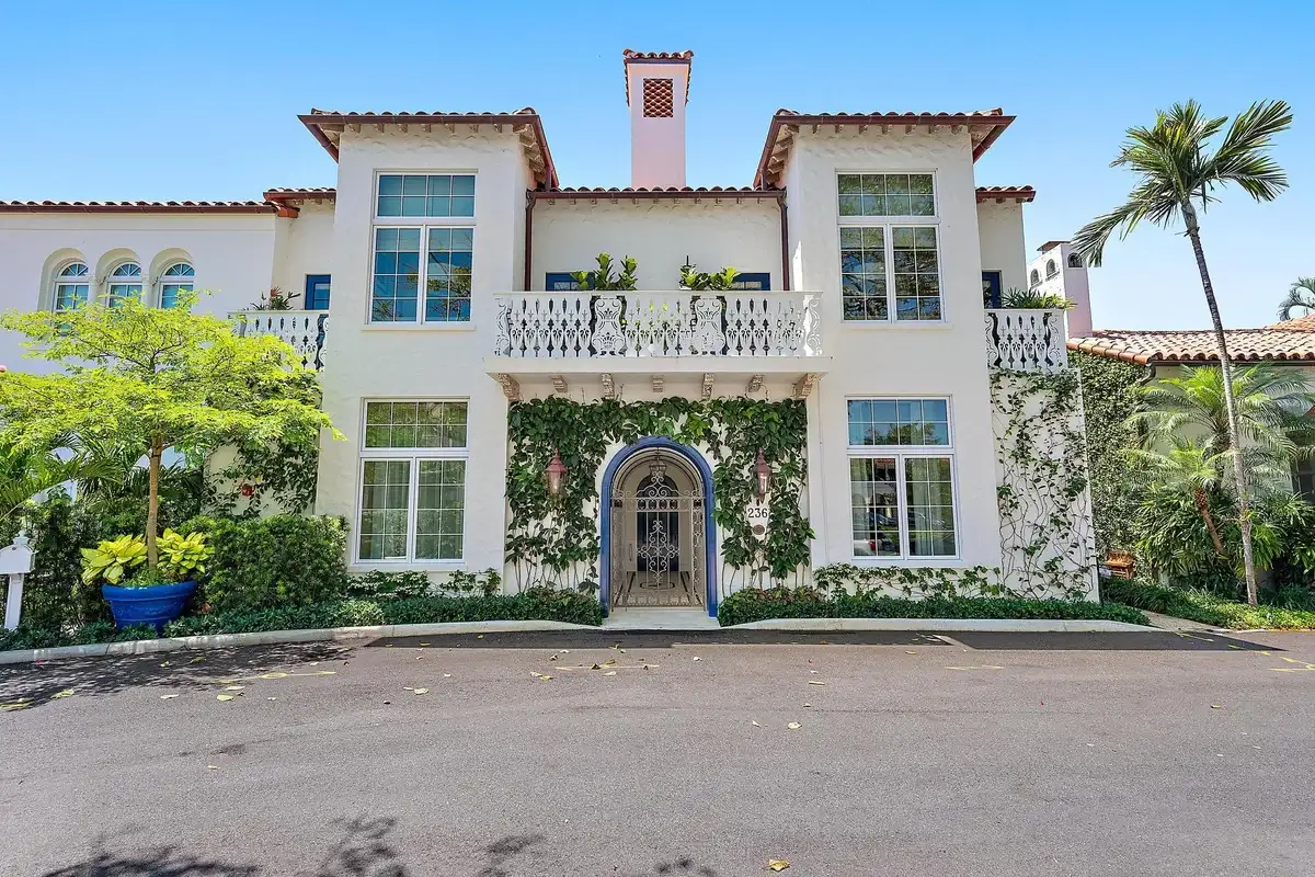 236 Phipps Plz #101, Palm Beach: photo 1 of 25