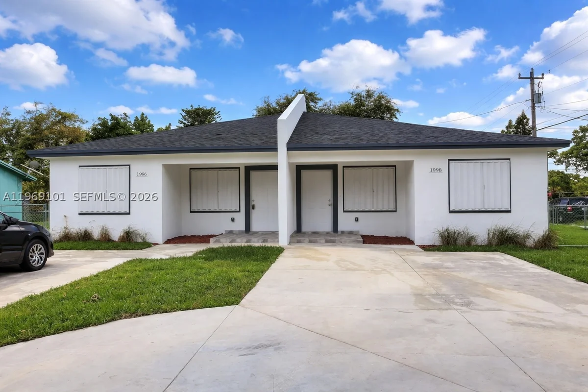 1998 NW 47th St, Miami: photo 1 of 17