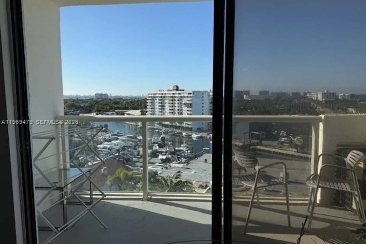 13499 Biscayne Blvd #902, North Miami: photo 1 of 22