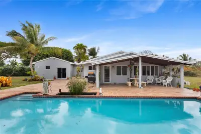 25900 SW 182nd Ave, Homestead: photo 1 of 50