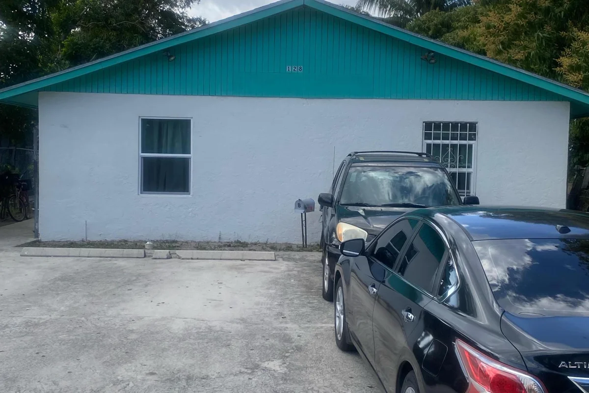 128 SW 3rd Ave, Delray Beach: photo 1 of 1