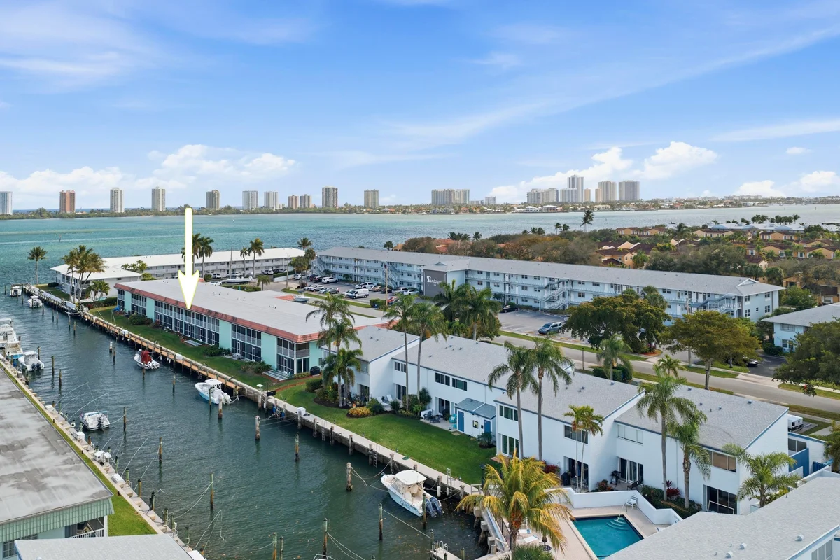 117 Lehane Ter #205, North Palm Beach: photo 1 of 23