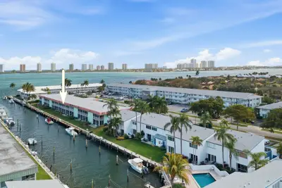 117 Lehane Ter #205, North Palm Beach: photo 1 of 23