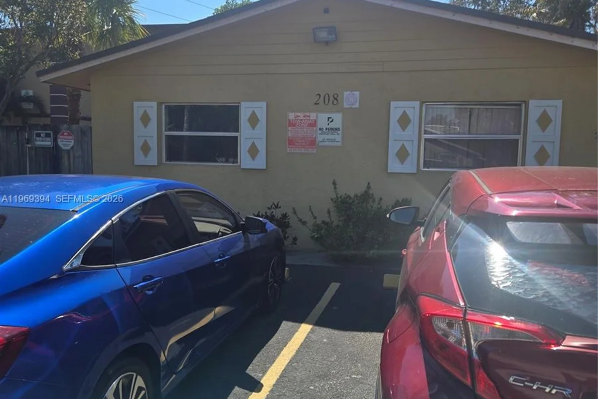 208 SW 1st Ct, Pompano Beach: photo 1 of 15