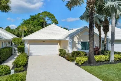 9213 Heathridge Dr, West Palm Beach: photo 1 of 57