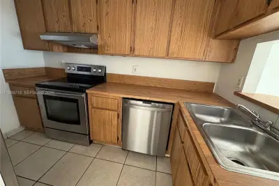 1024 Twin Lakes Dr #21-F, Coral Springs: photo 1 of 11