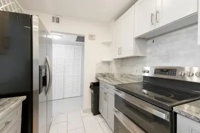 3800 N Hills Dr #402, Hollywood: photo 1 of 17
