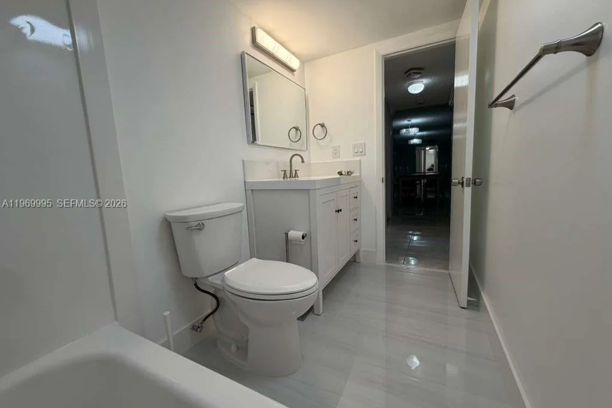 301 SE 3rd St #109, Dania Beach: photo 1 of 19