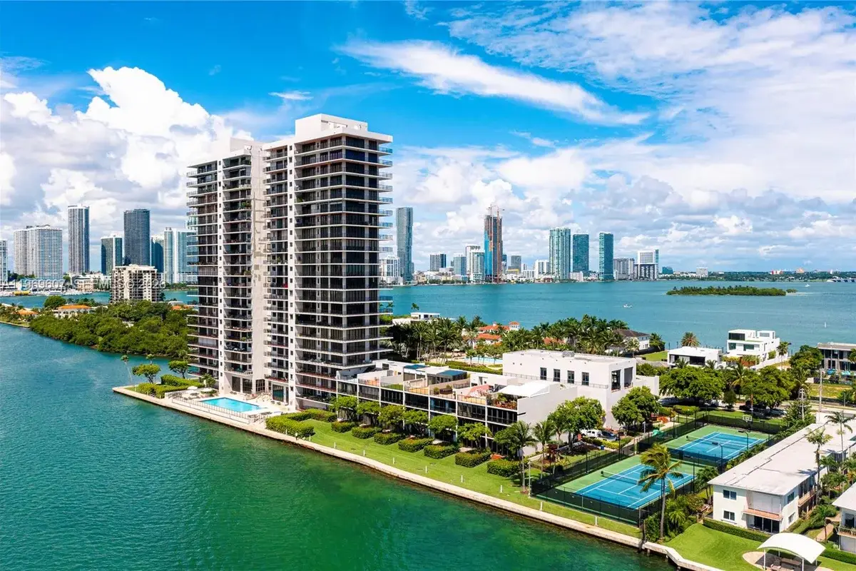 1000 Venetian Way #301, Miami: photo 1 of 21