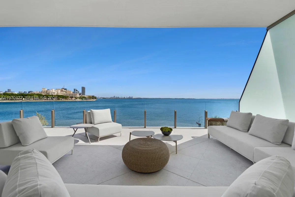 5 Grove Isle Dr #M204, Miami: photo 1 of 39