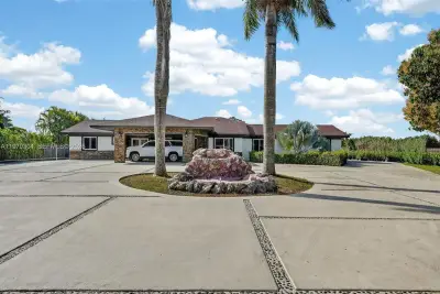 19390 SW 312th St, Homestead: photo 1 of 44