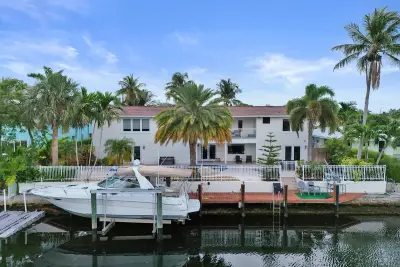 4011 NE 26th Ave, Lighthouse Point: photo 1 of 33