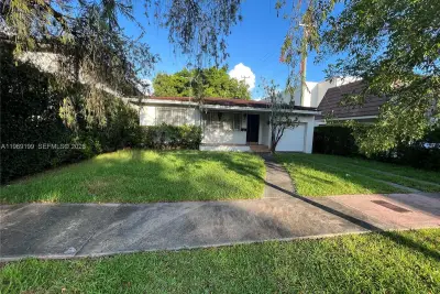 812 Columbus Blvd, Coral Gables: photo 1 of 19