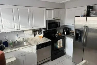 2200 Monroe St #6, Hollywood: photo 1 of 30