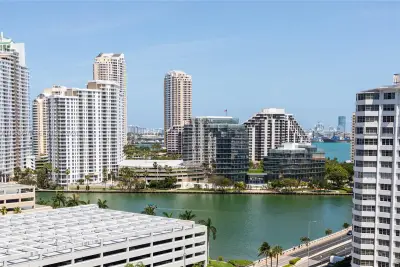 950 Brickell Bay Dr #1504, Miami: photo 1 of 19