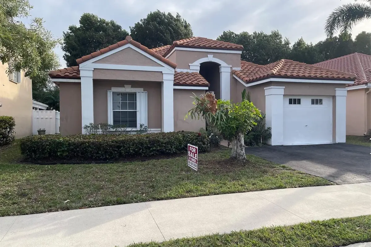 480 Somerset Way, Weston: photo 1 of 16
