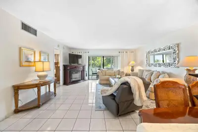 4000 NW 44th Ave #315, Lauderdale Lakes: photo 1 of 35