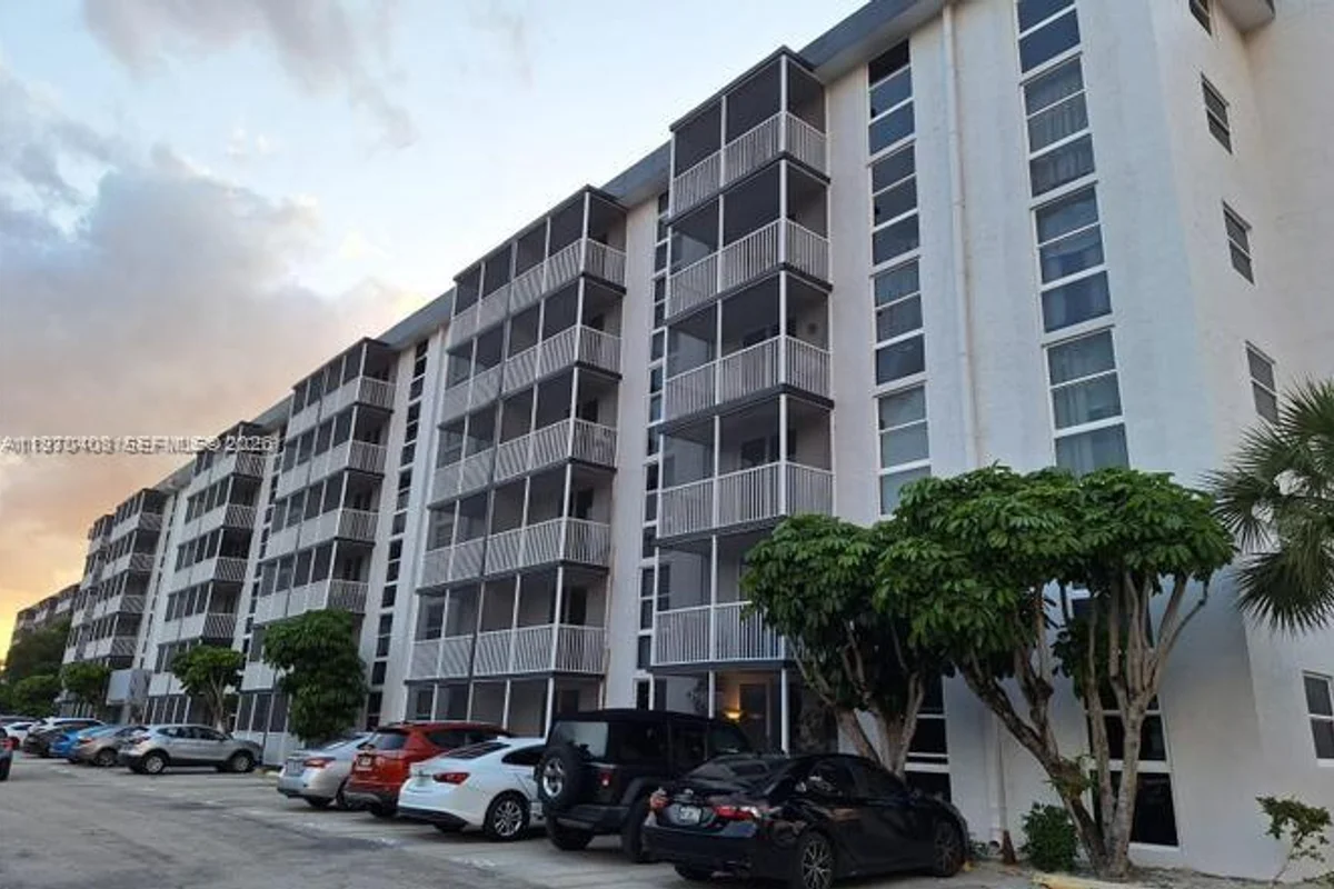 16851 NE 23rd Ave #B304, North Miami Beach: photo 1 of 20