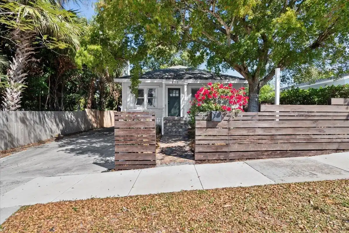 815 Omar Rd, West Palm Beach: photo 1 of 32