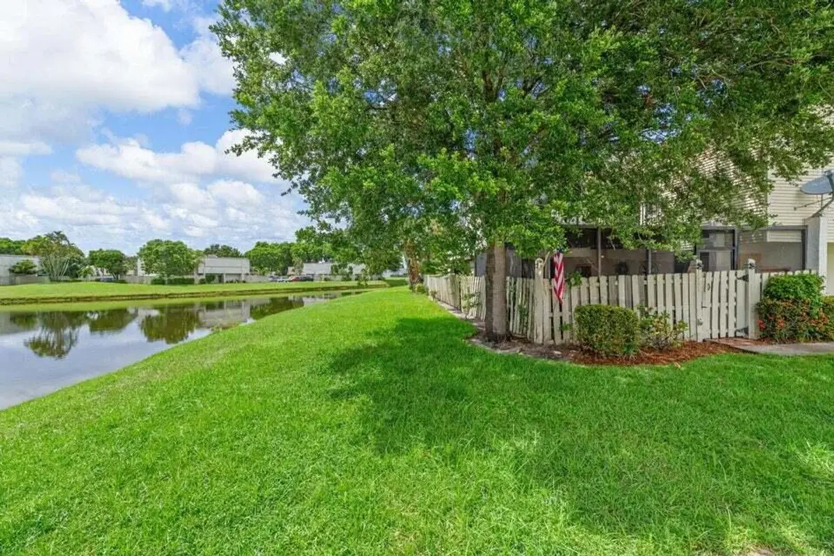 1608 Shaker Cir, Wellington: photo 1 of 20