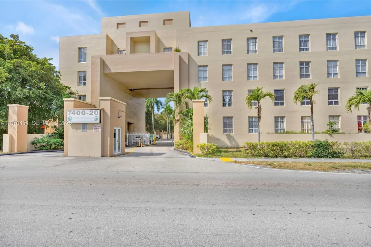 7400 W 20th Ave #402, Hialeah: photo 1 of 29