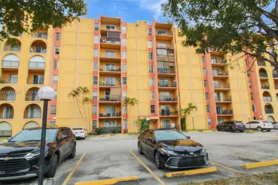 4717 NW 7th St #604-10, Miami: photo 1 of 19