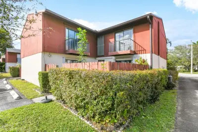 4350 Lilac St #B, Palm Beach Gardens: photo 1 of 37