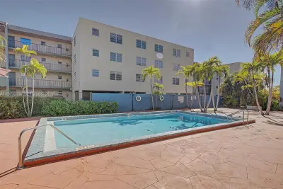399 NW 72nd Ave #320, Miami: photo 1 of 21