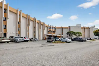 9678 Fontainebleau Blvd #411, Miami: photo 1 of 33