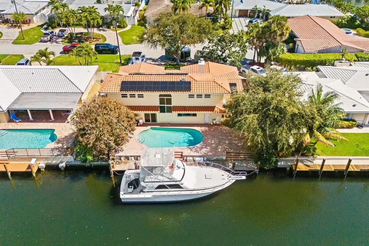 1031 NE 27th Ave, Pompano Beach: photo 1 of 26