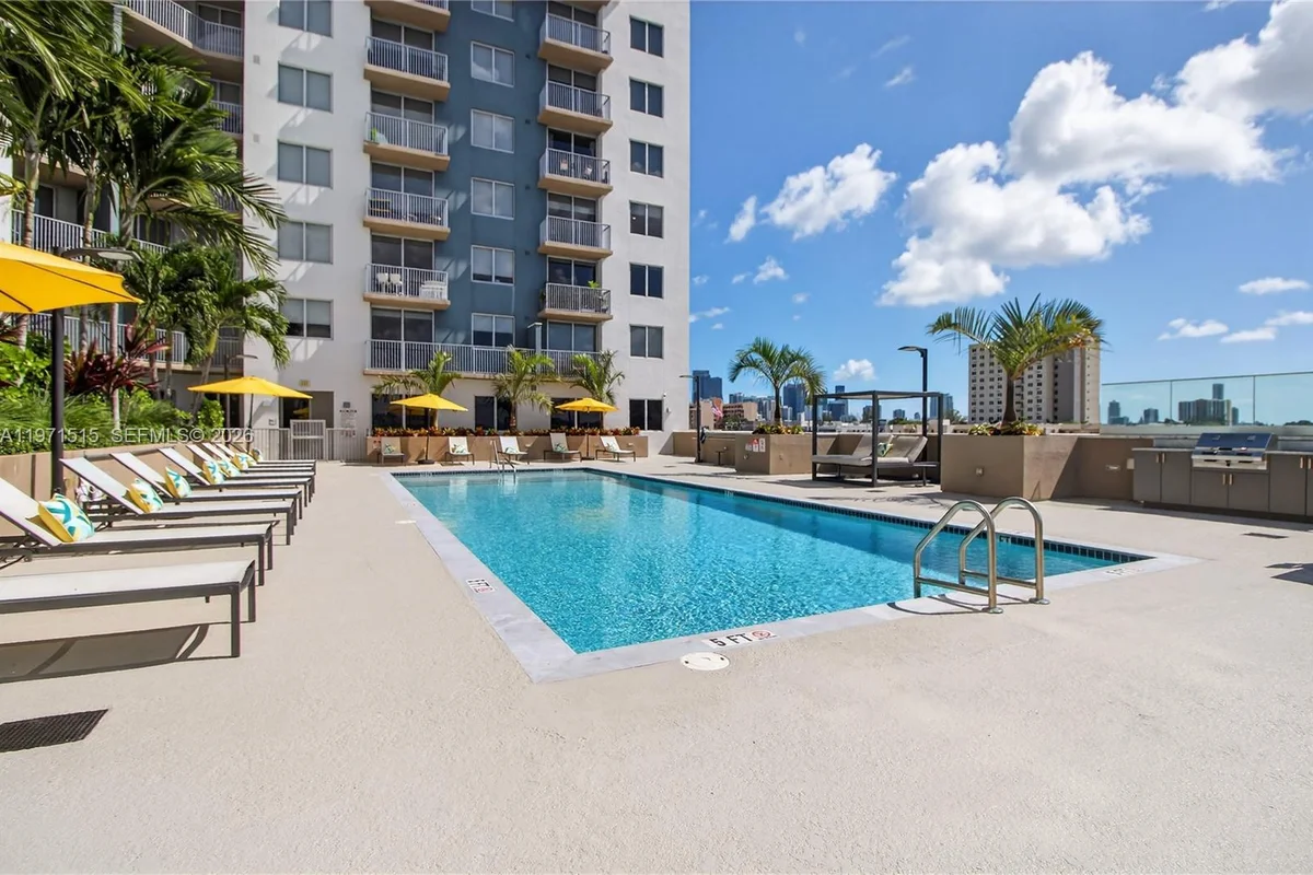 1110 NW 1 St #703, Miami: photo 1 of 13