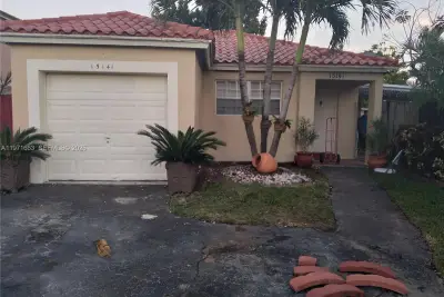 15141 130 Ave, Miami: photo 1 of 1