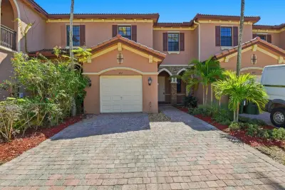 457 SE 37th Pl, Homestead: photo 1 of 33