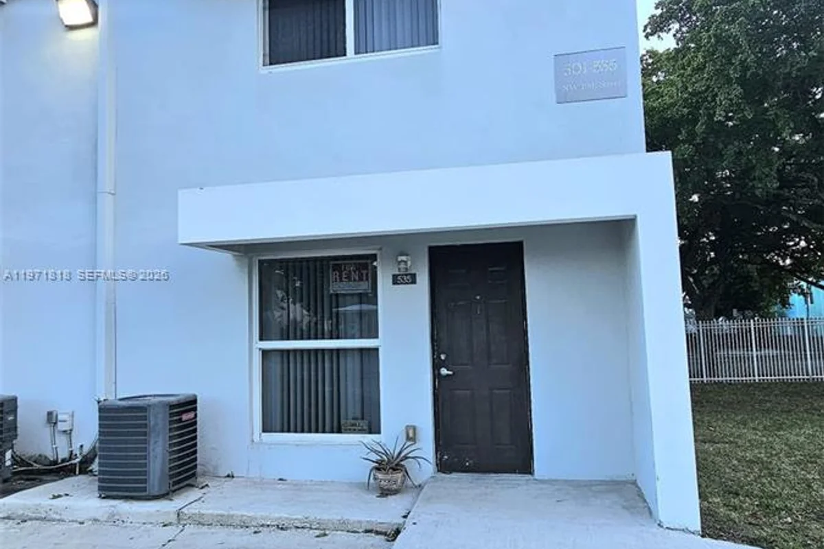 535 NW 19th St #369, Miami: photo 1 of 26