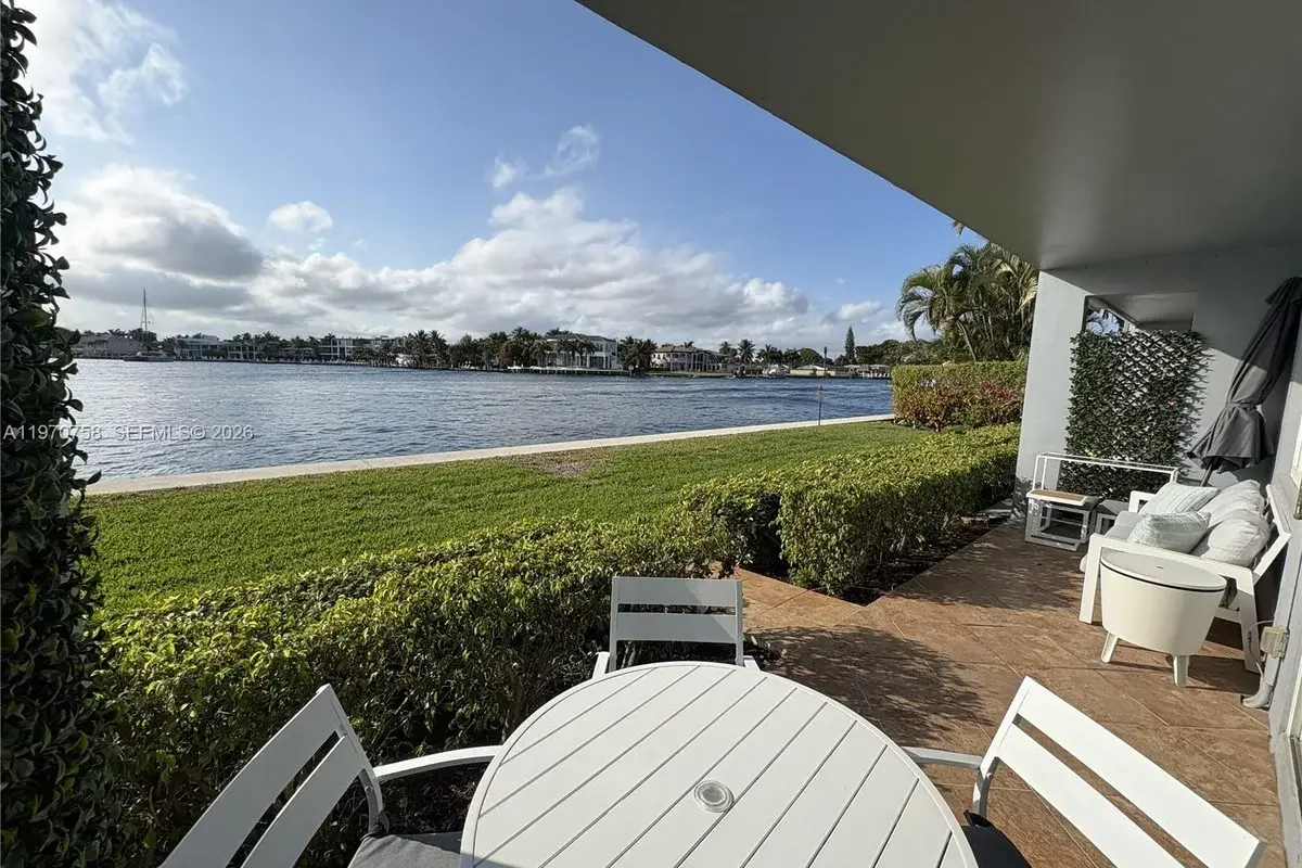 1201 S Riverside Dr #107, Pompano Beach: photo 1 of 27