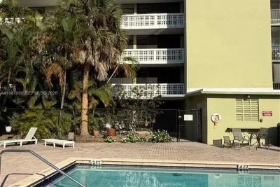 1425 Arthur St #315B, Hollywood: photo 1 of 54