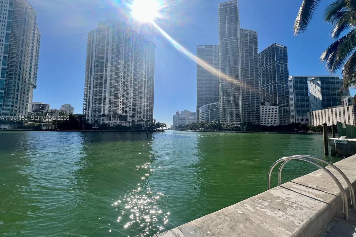 300 S Biscayne Blvd #PH-3907, Miami: photo 1 of 17