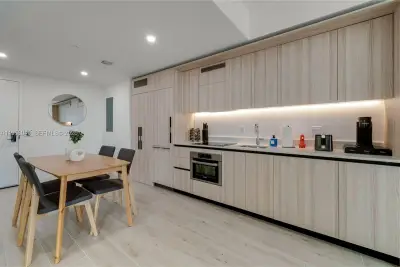 225 N Miami Ave #1707, Miami: photo 1 of 37