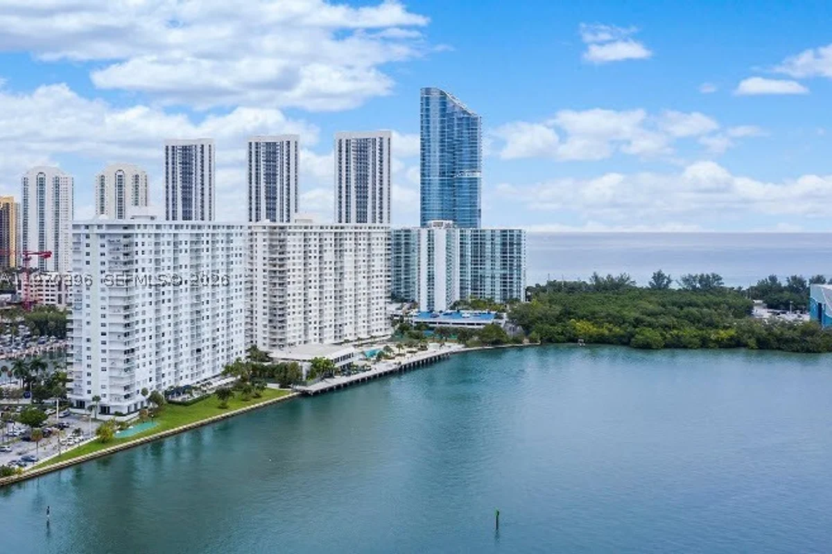 300 Bayview Dr #2101, Sunny Isles Beach: photo 1 of 20