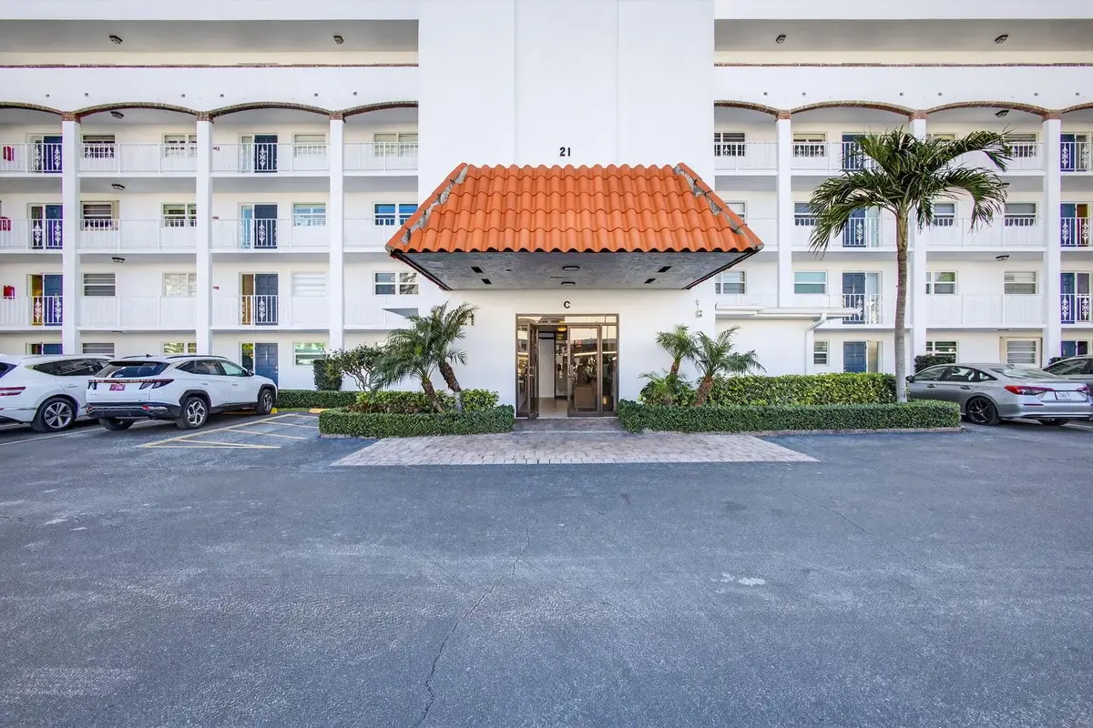 21 Yacht Club Dr #505, North Palm Beach: photo 1 of 37