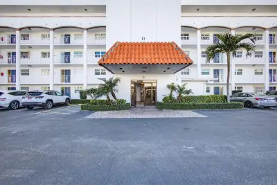 21 Yacht Club Dr #505, North Palm Beach: photo 1 of 37