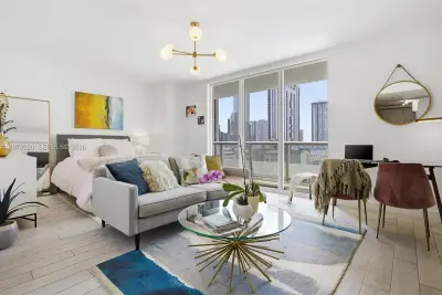 50 Biscayne Blvd #1909, Miami: photo 1 of 44