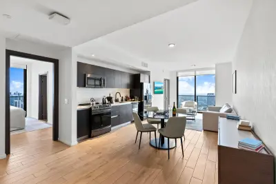 398 NE 5th St #4618, Miami: photo 1 of 80