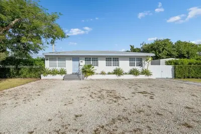 6891 SW 26th Ter, Miami: photo 1 of 32