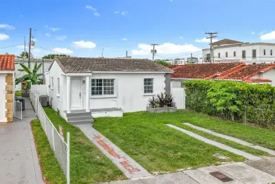 6819 SW 25th St, Miami: photo 1 of 26