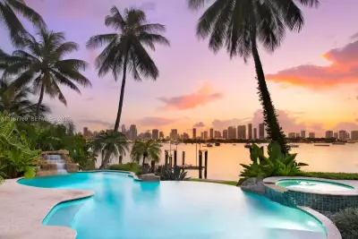 432 S Hibiscus Dr, Miami Beach: photo 1 of 55