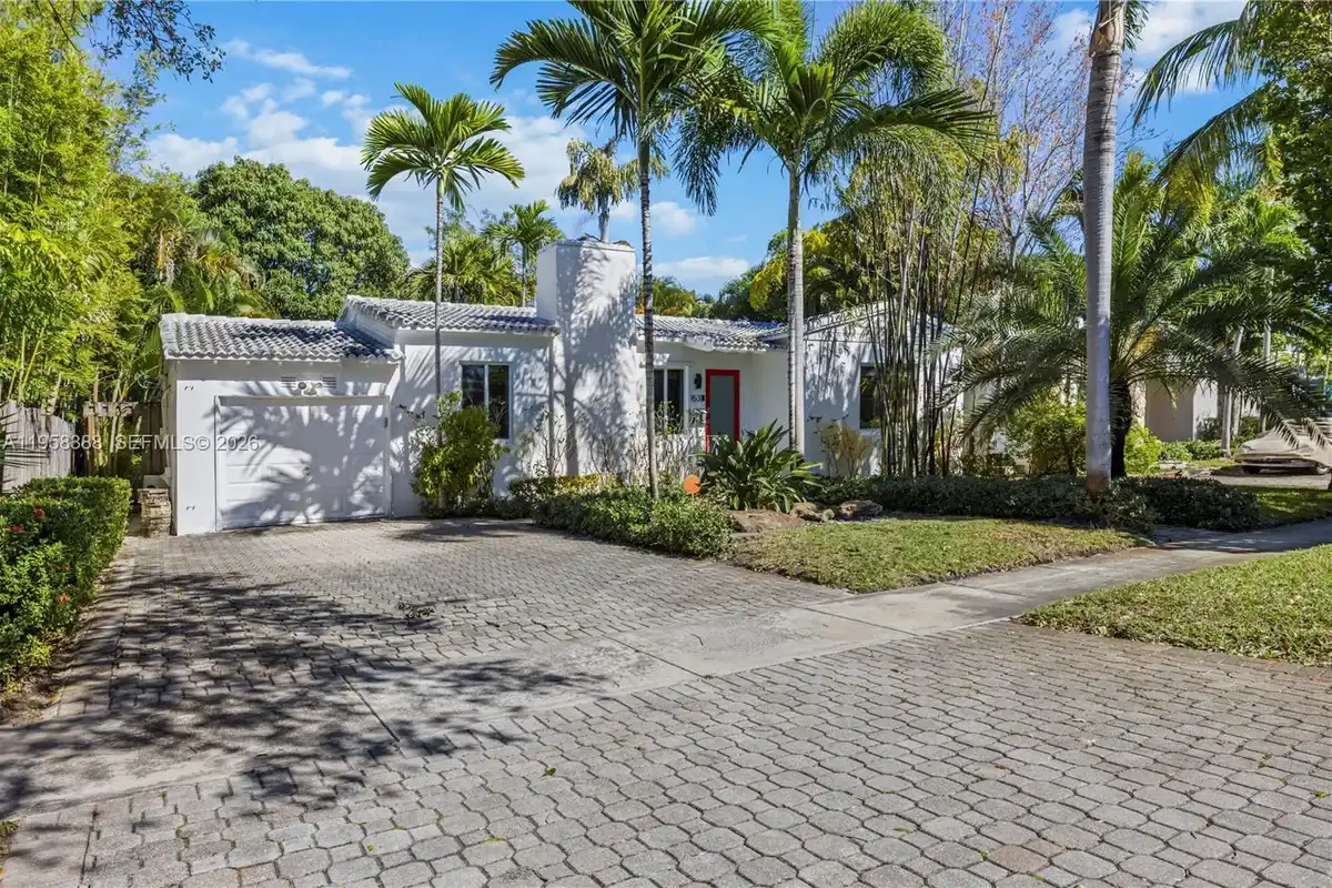 House in Hollywood: photo 1 of 21