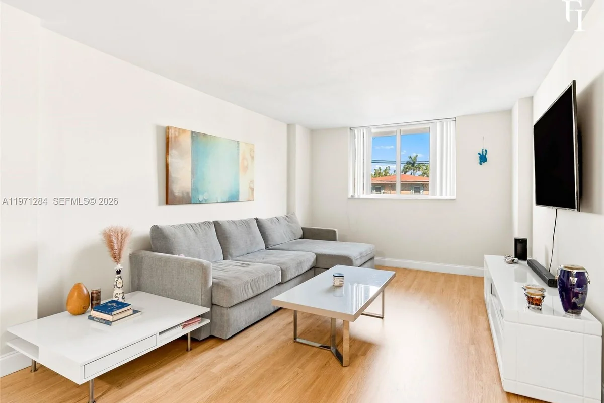 1251 NE 108th St #108, Miami: photo 1 of 15